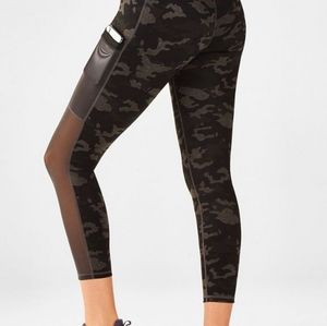Fabletics Powerhold L Camo leggings